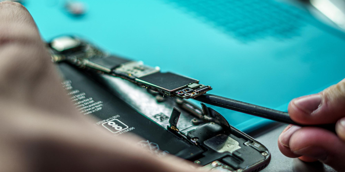 Cellphone Repair Shops vs Watch Battery Replacement : A Complete Guide to Fast, Reliable Device Repair Services