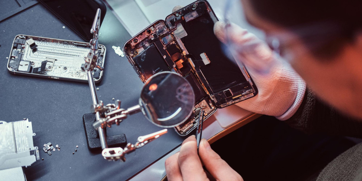 Huawei Screen Repair vs Samsung Screen Repair Cost in South Africa: Guide to Smartphone Repairs, Pricing, and What to Ex